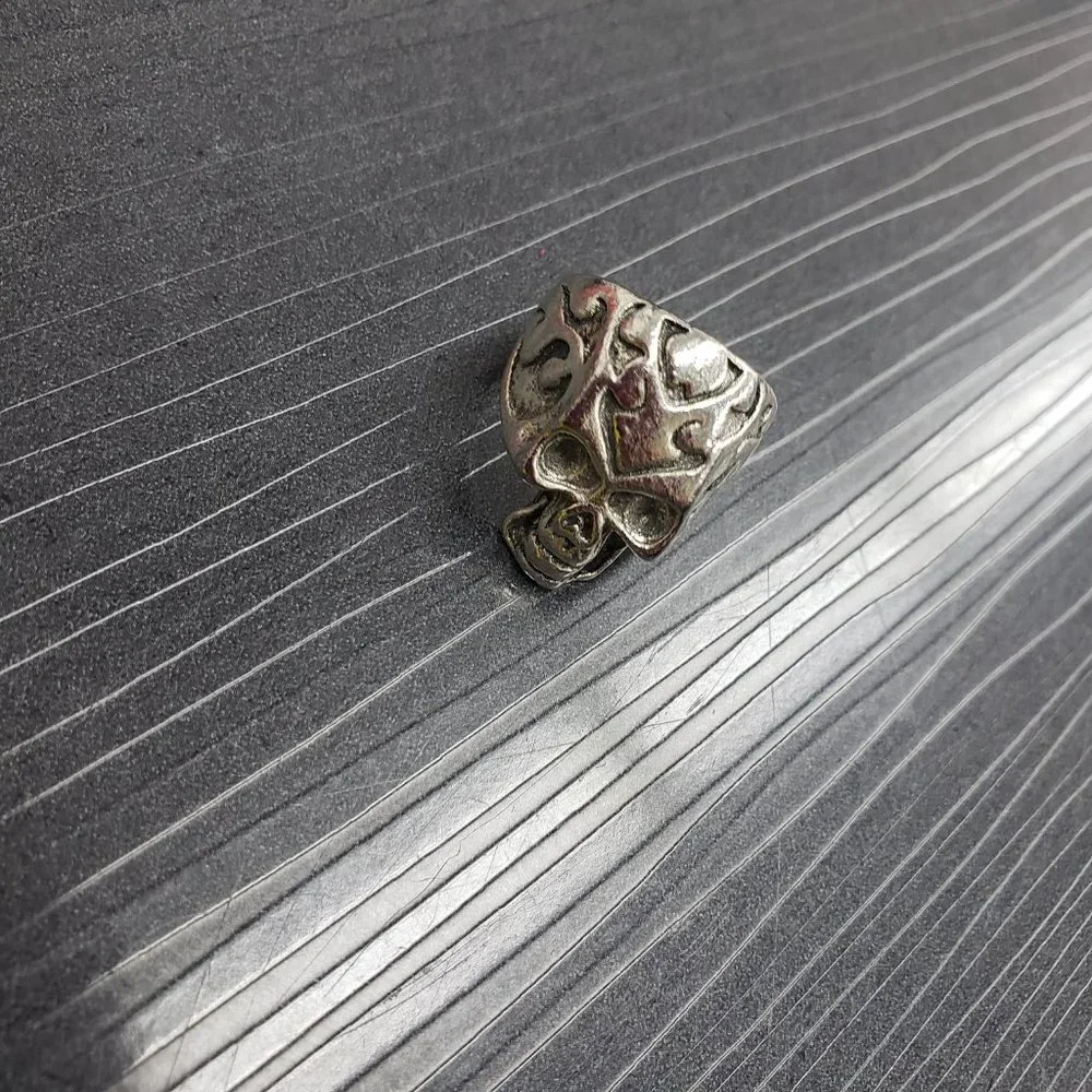 Men's size 8.5* Silver-tone Skull Ring Fashion Jewelry